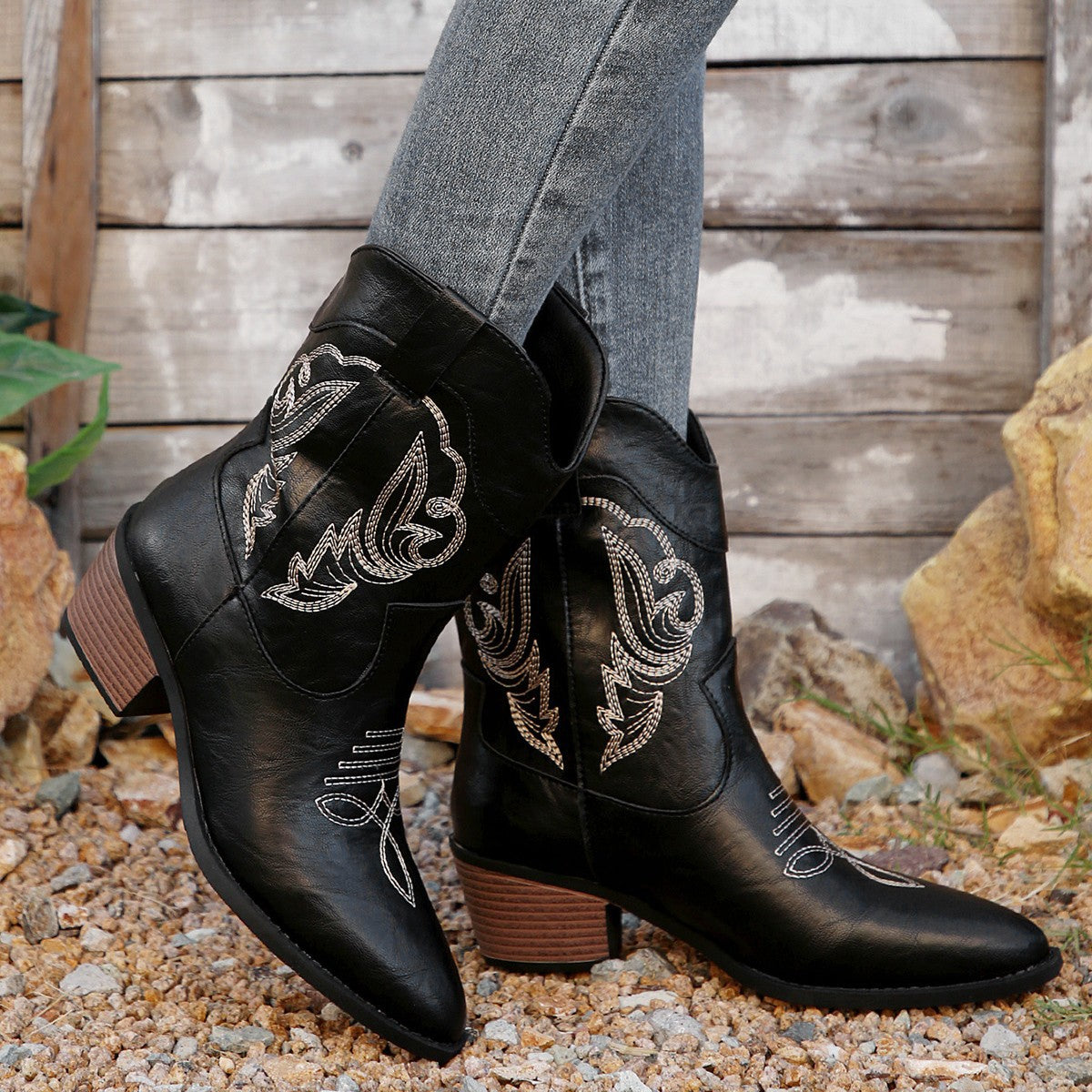 Western Cowboy Embroidered Chunky Heel Versatile Mid-calf Vintage Boots